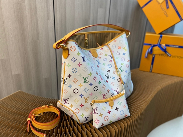 ルイヴィトンバッグ背面デザイン